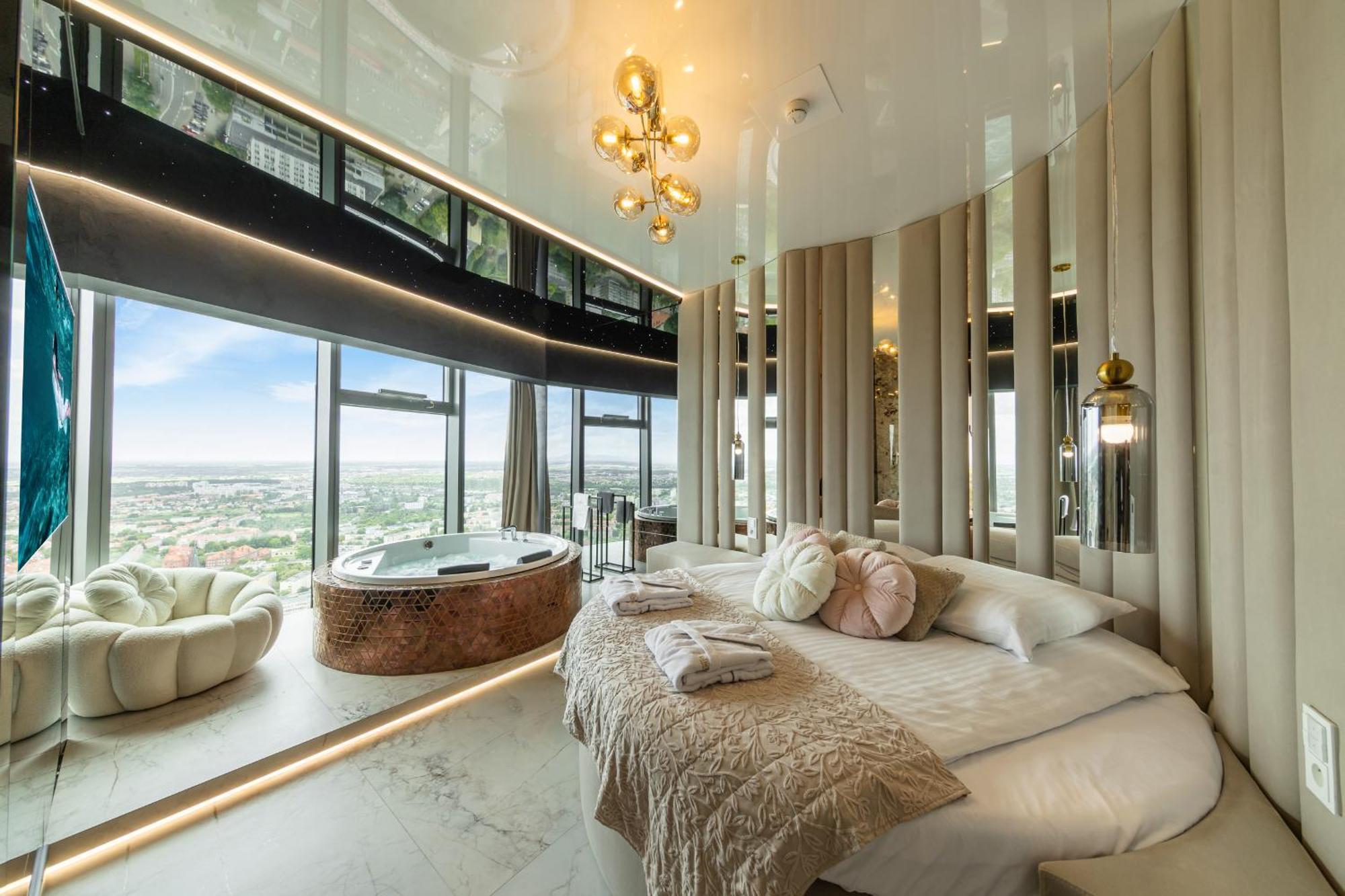 In The Sky - Apartamenty W Sky Tower Вроцлав Экстерьер фото