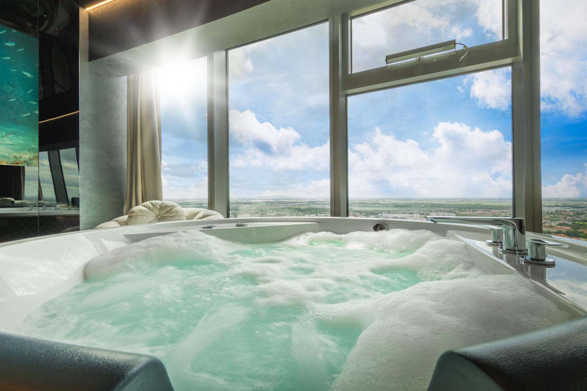 In The Sky - Apartamenty W Sky Tower Вроцлав Экстерьер фото